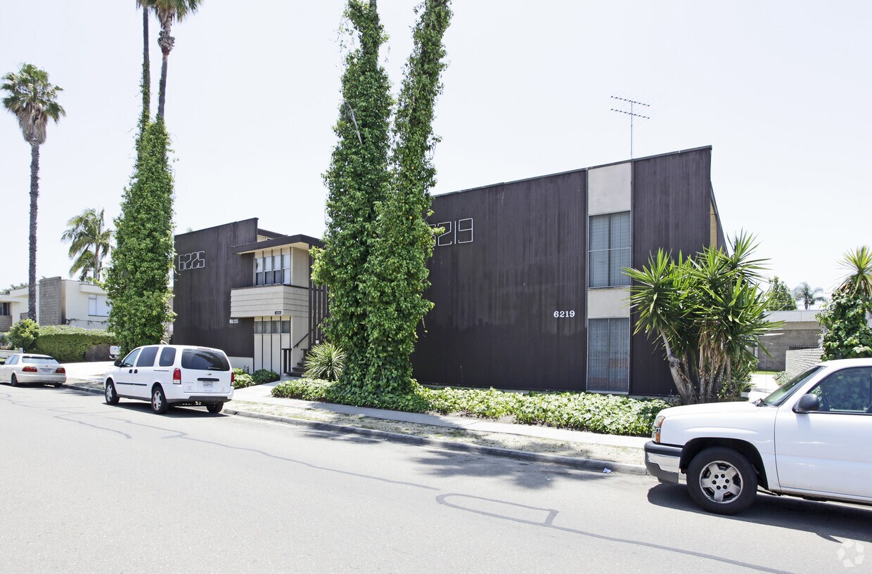 Foto del edificio - 6219-6225 Stanley Ave