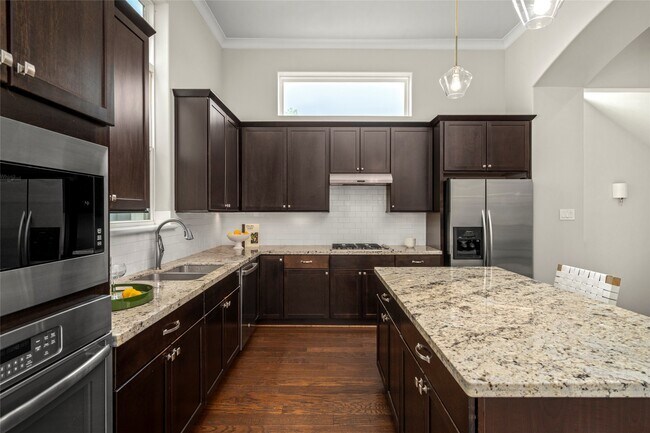 Foto del edificio - 5646 Larkin St