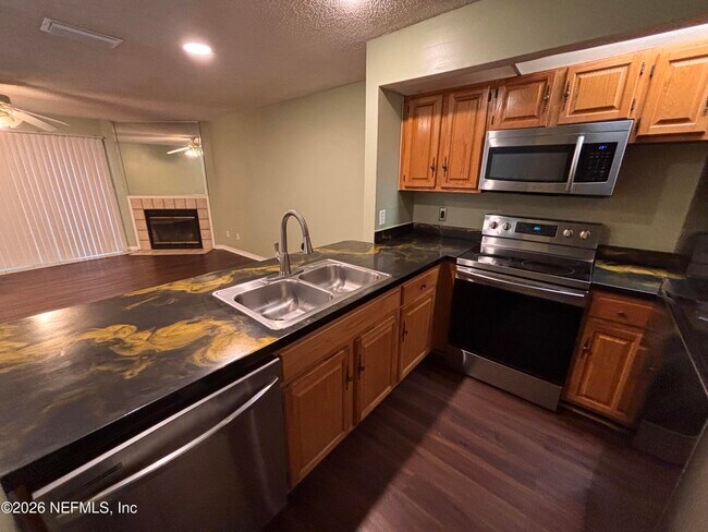 Foto del edificio - 8531 Sturbridge Cir W