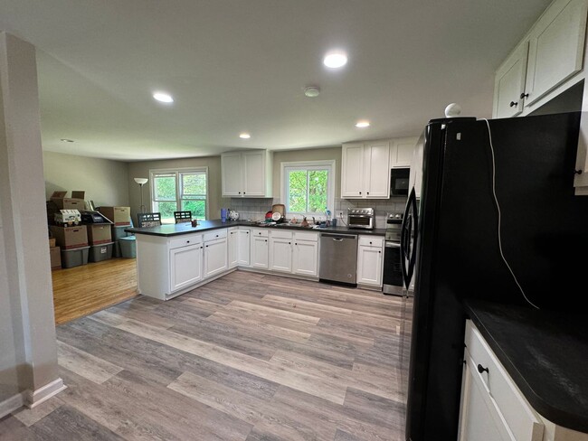 Building Photo - Single Family Home - Henrietta - Like New