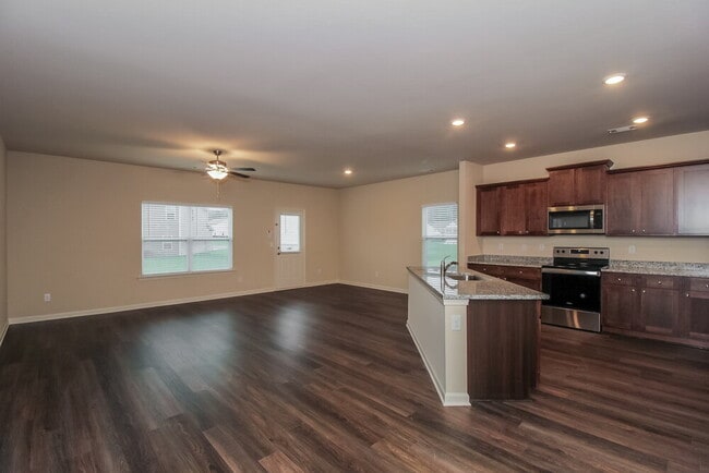 Foto del edificio - 108 Brook Dr