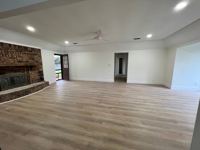 Building Photo - 3000 Bramble Oaks Ct