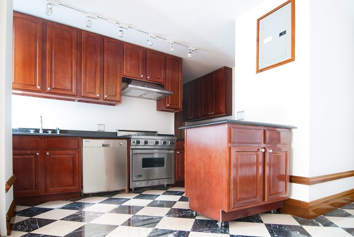 Foto principal - 575 West End Ave