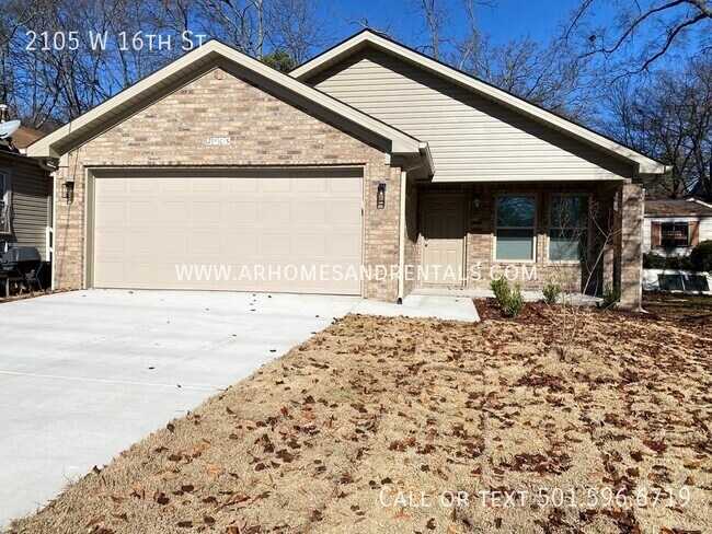 Foto del edificio - 2105 W 16th St | $1595 | 3 beds, 2 full baths