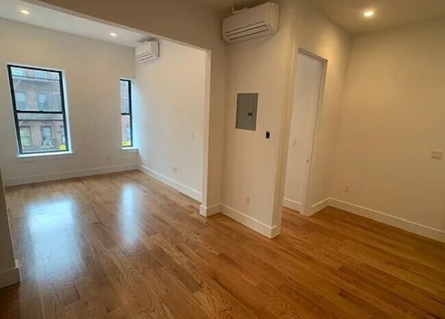 Foto del edificio - 259 Rogers Ave