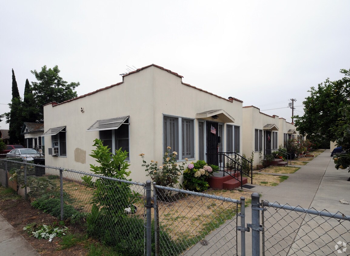 Foto principal - 2227 Johnston St