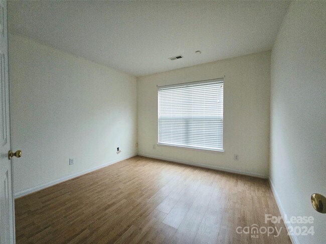 Building Photo - 1021 Bridleside Dr