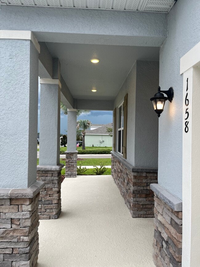 Building Photo - 1658 Blue Lagoon Cir