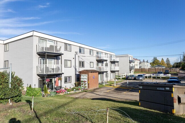 Building Photo - Marcus Manor