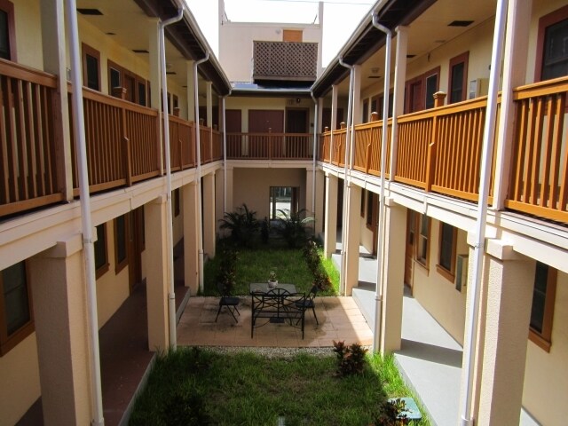 El Patio Apartments - El Patio Apartments Badenton