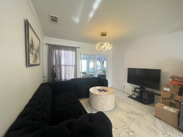 Foto del edificio - 10340 Whitegate Ave