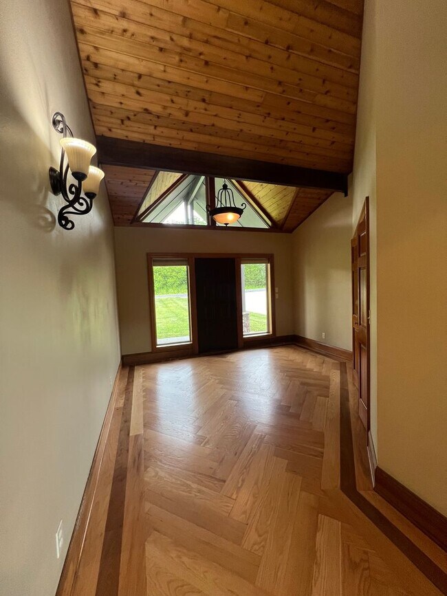 Building Photo - Stunning Home in Stonebridge - Gated Golf ...