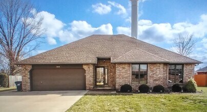 Building Photo - 308 W Aven Ave