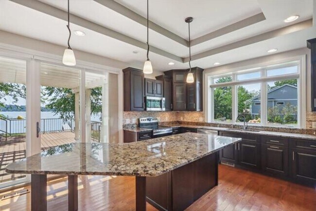 Building Photo - Hiawatha Homes
