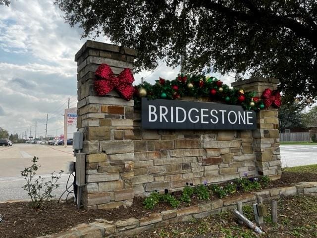 Building Photo - 21010 Bridgeview Cir