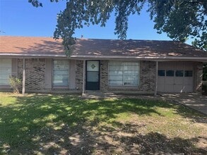 Building Photo - 2112 Sunset Dr