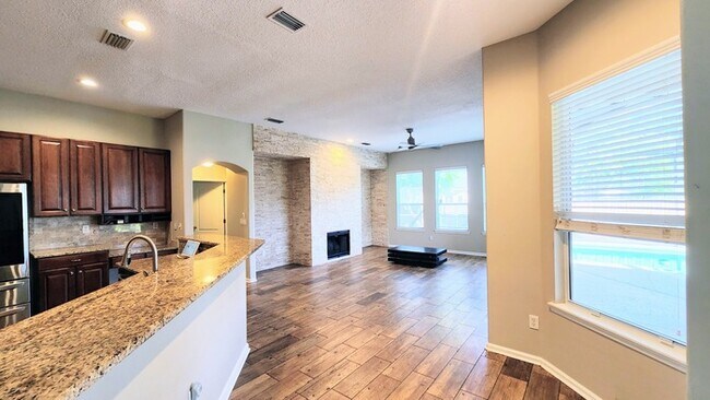 Foto del edificio - Luxurious 5-Bedroom Retreat with Private P...