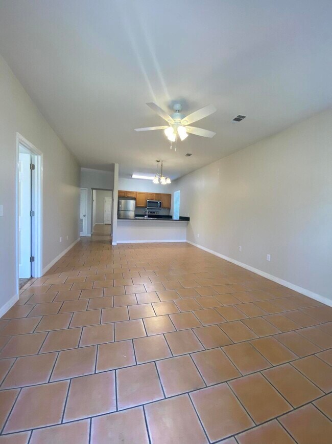 Foto del edificio - 77 Pritchard Rd