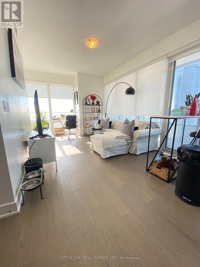 Building Photo - 30 Shore Breeze Dr