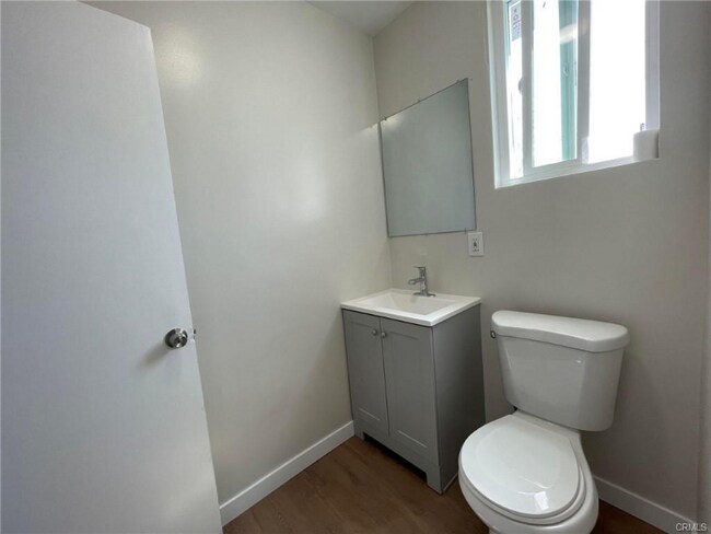 Building Photo - 529 S Cypress Ave