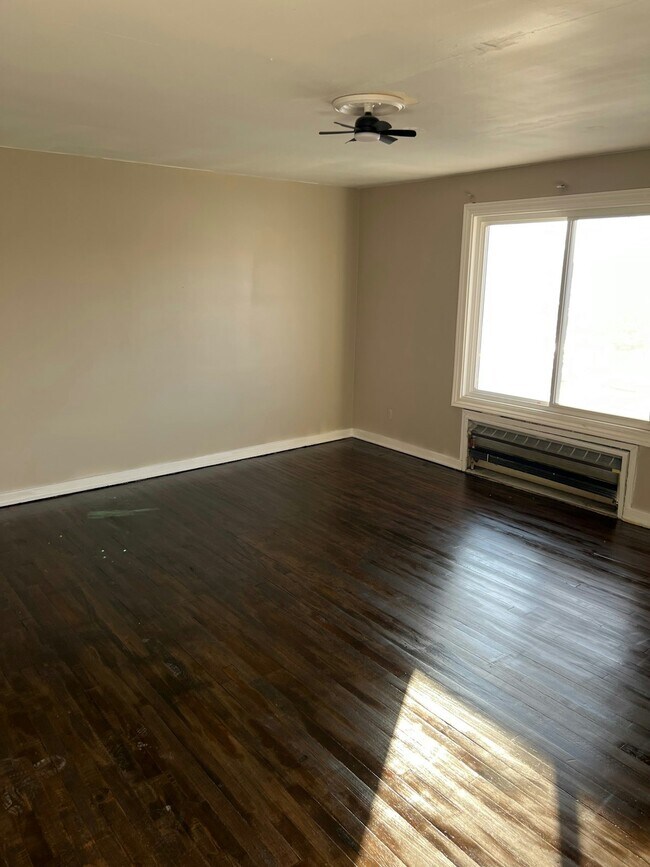 Foto del edificio - 20934 Van Dyke Ave