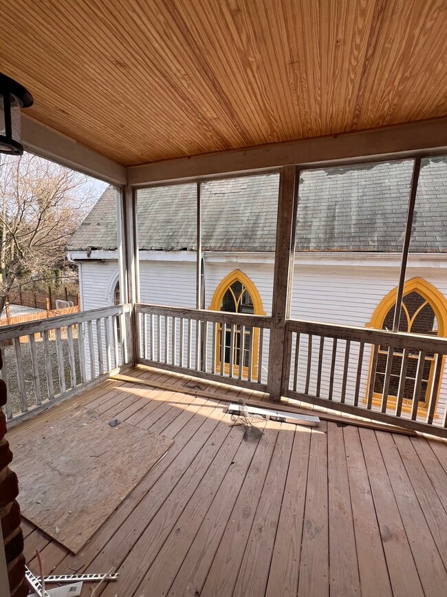 Building Photo - 1005 W High St