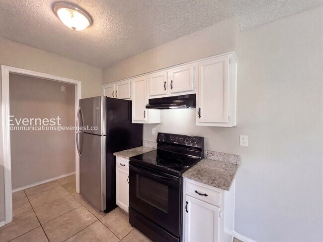 Foto del edificio - 6585 Fairwood Cove