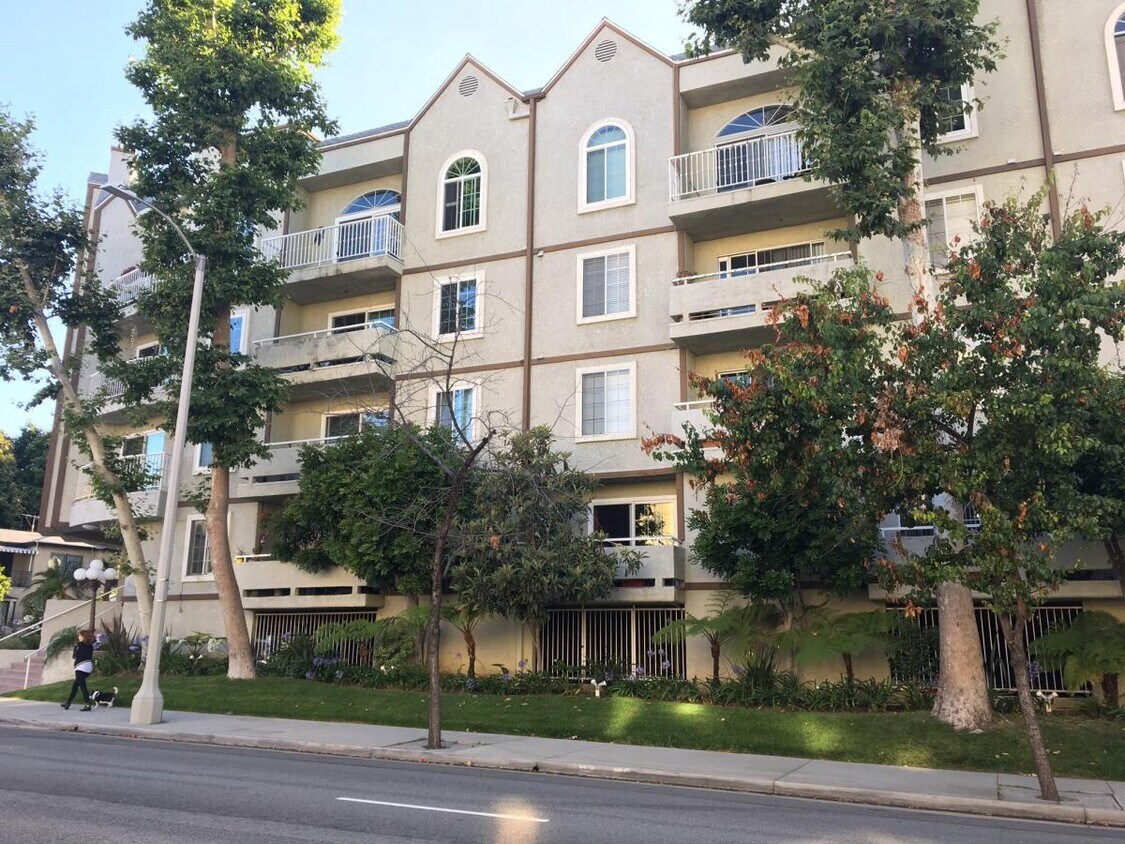 4401 Sepulveda Blvd, Los Angeles, CA 91403 Townhome Rentals in Los