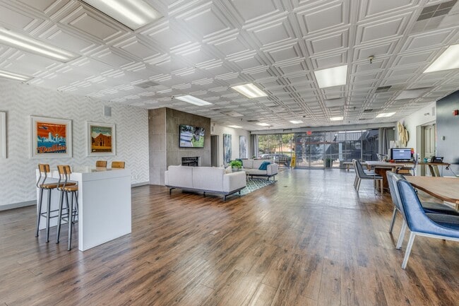 Building Photo - The Annex