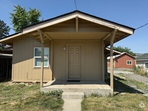 Building Photo - 832 1/2 Methow St
