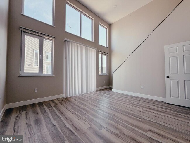 Foto del edificio - 2720 W Thompson St