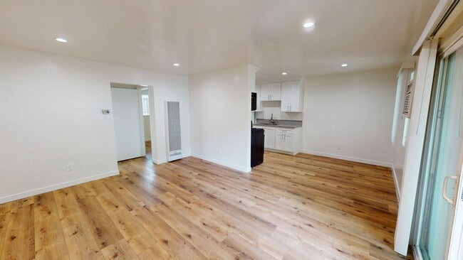 Interior Photo - Rowena