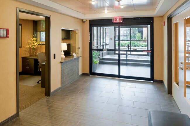 Building Photo - 80 Gordon St