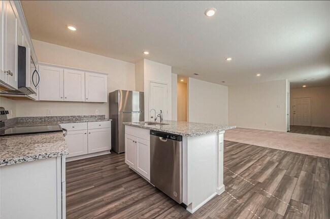 Foto del edificio - 614 Edge Lake Ct