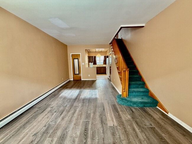 Foto del edificio - Recently UPDATED 3 BD/1 BA HOUSE in great East Passyunk/LOMO location w/ new Engineered Wood Floo...