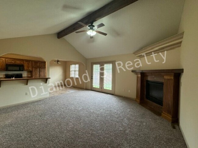 Building Photo - Gorgeous 3 Bedroom All Brick Home Availabl...