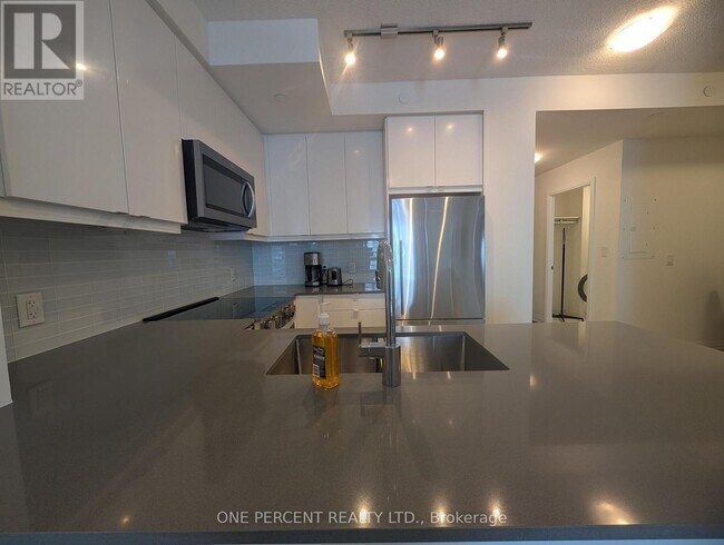 Building Photo - 3270 Sheppard Ave E