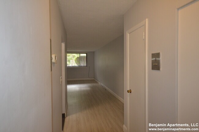 Foto del edificio - 16 Whites Ave