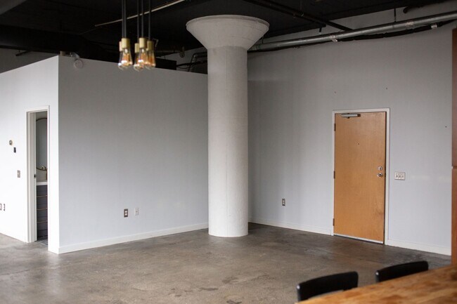 Building Photo - Amazing 1 Bedroom Apt For Rent In Highly S...