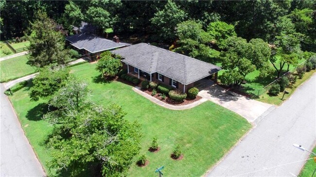 Foto del edificio - 211 Manning Dr