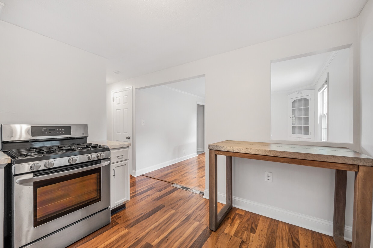 Photo - 155 Saint Charles St (West Hartford, CT)
