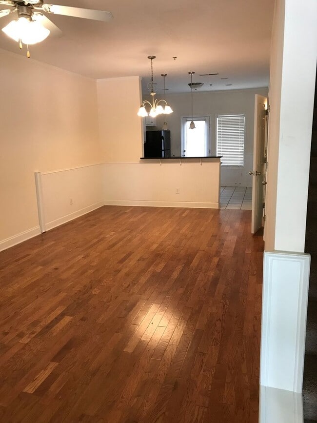 Building Photo - Luxury 2 Bedroom Townhouse at Whitehall Vi...