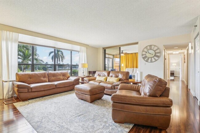Building Photo - 7153 Promenade Dr