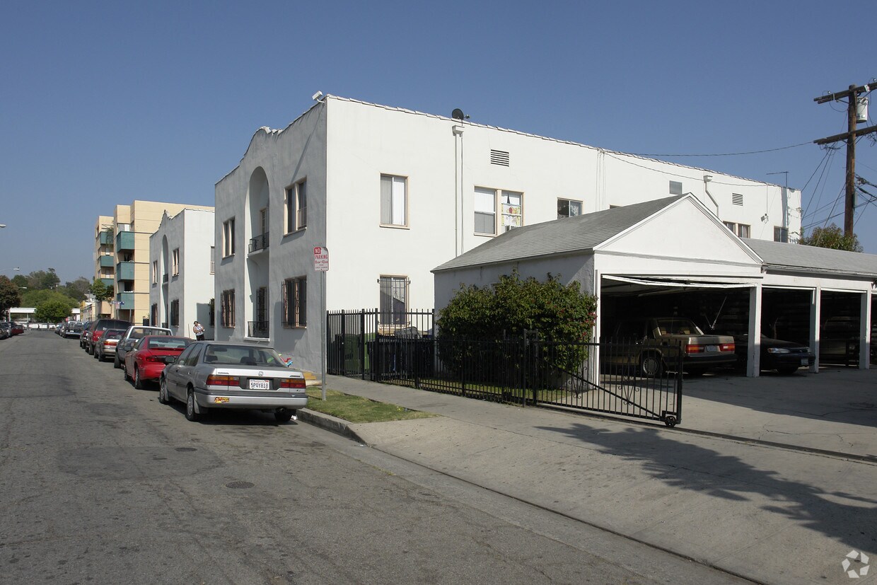 Foto del edificio - 5136 Marathon St
