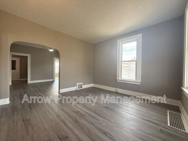 Foto del edificio - 715 Ella St