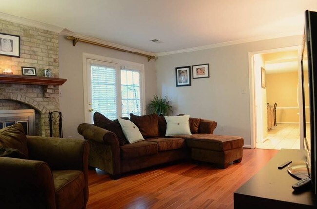 Foto del edificio - Stunning SFH on Cul-de-sac in Lake Ridge