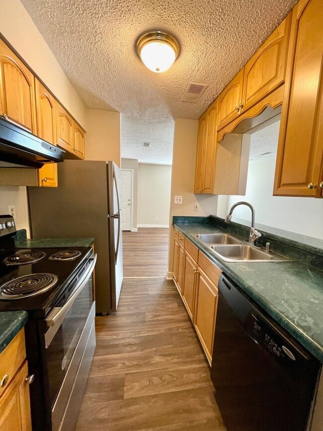 Building Photo - Section 8 Approved 3bedroom