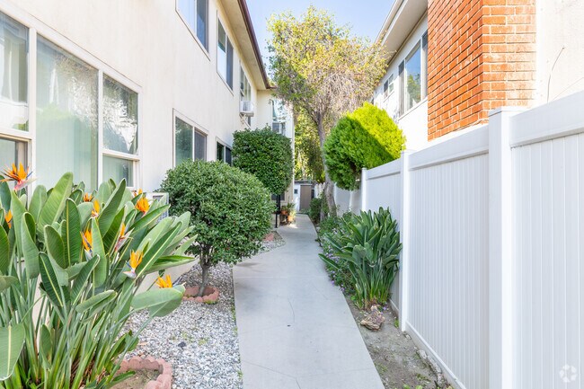 Entrada - Riverside Apartments at Valley Village