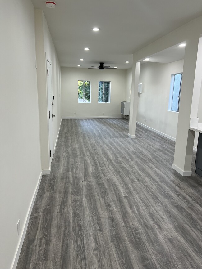 Foto del edificio - 1484 S Robertson Blvd
