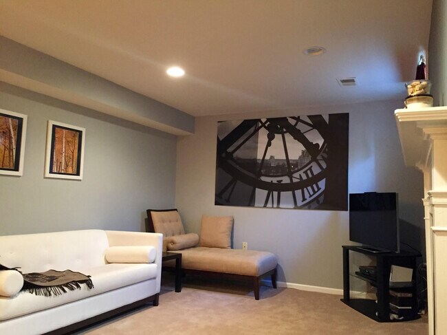 Building Photo - 5659 Ridge View Dr